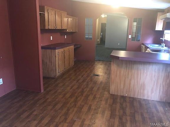 4th image of 323 Railroad St