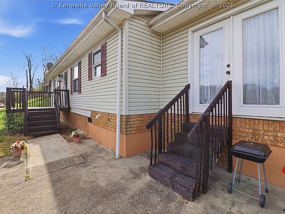 2nd image of 729 Daverton Rd