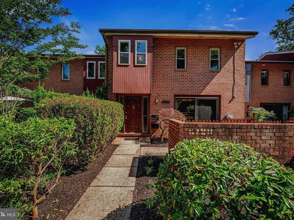 6128 Buckingham Manor Dr, Baltimore, MD 21210