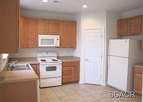 4th image of 17301 N Village Main Blvd