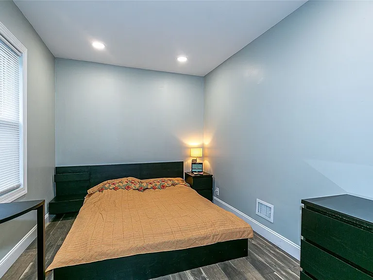 81 Maple Ave — Photo 8