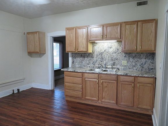 5th image of 305 W Erie St