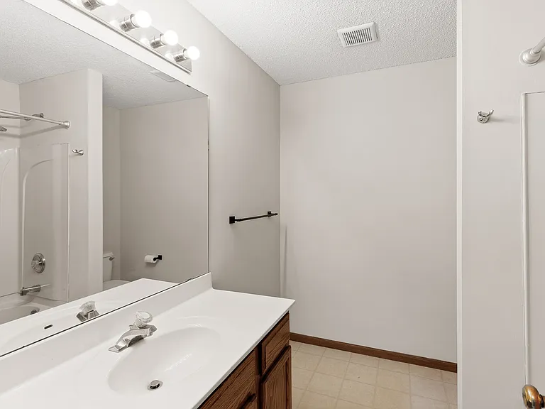 6860 Meadow Grass Ln S — Photo 23