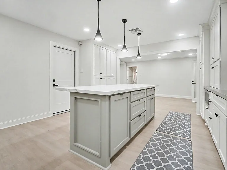 9323 Meadowbriar Ln — Photo 11