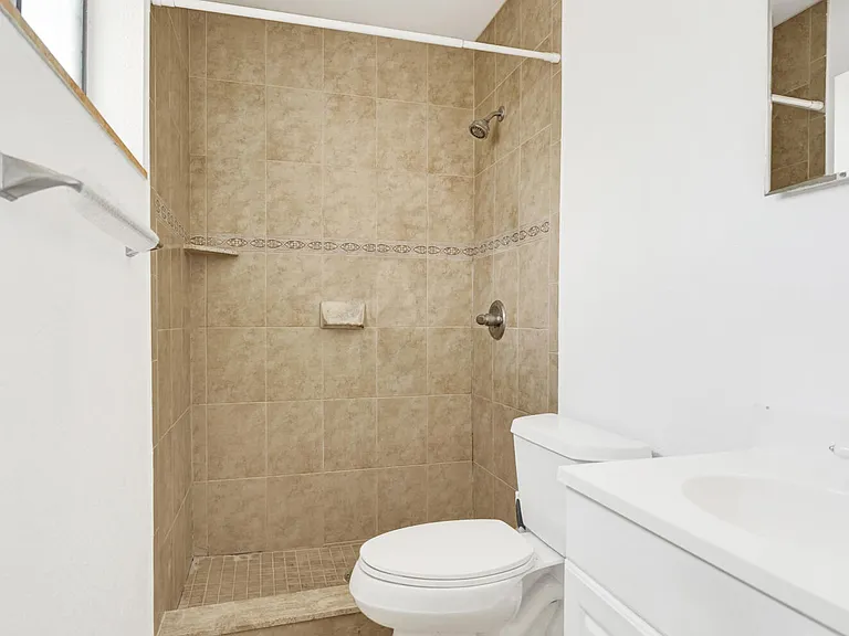 4360 NE 13th Ave — Photo 14