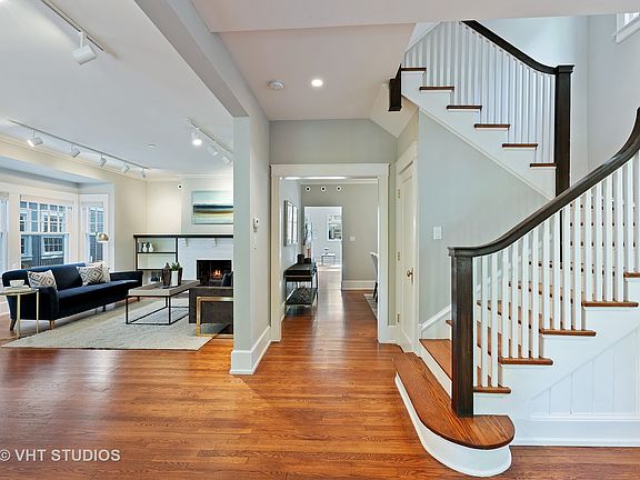 2nd image of 5434 N Lakewood Ave
