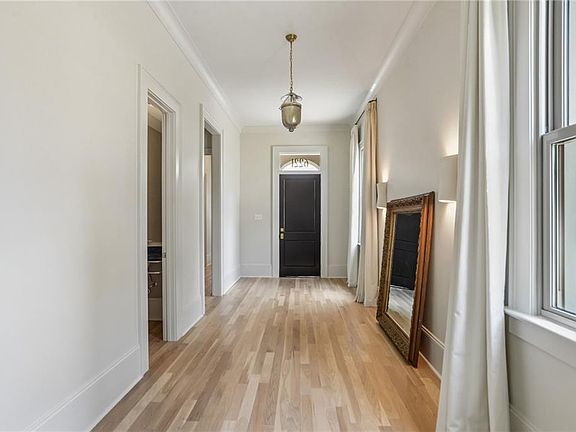 3rd image of 6221 Annunciation St