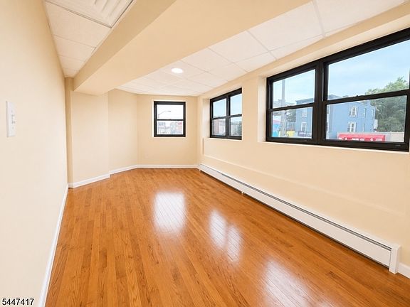 5th image of 191 Bloomfield Ave #1F