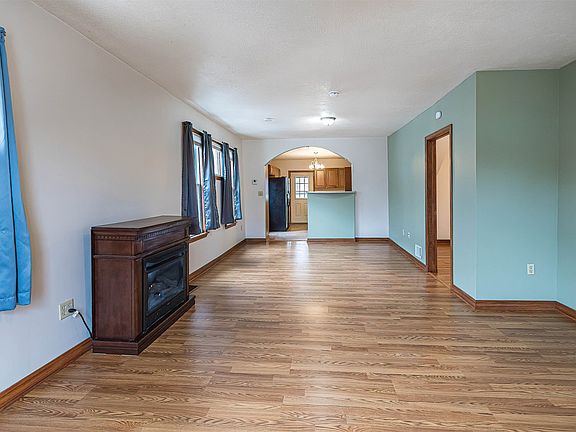 4th image of 315 Parade St