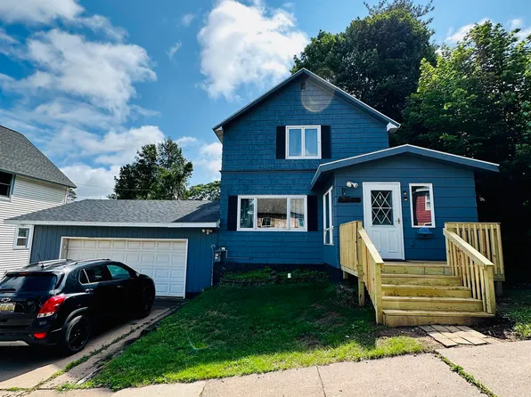 210 Oak St, Ishpeming, MI 49849
