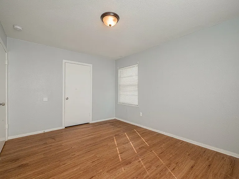 5619 Willow Glen Dr — Photo 10