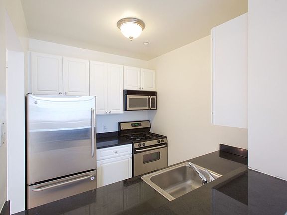 4th image of 1955 1st Ave APT 522