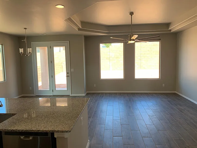 7116 Summit Ct NE — Photo 3