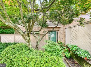 16 Hampshire Woods Ct, Baltimore, MD 21204