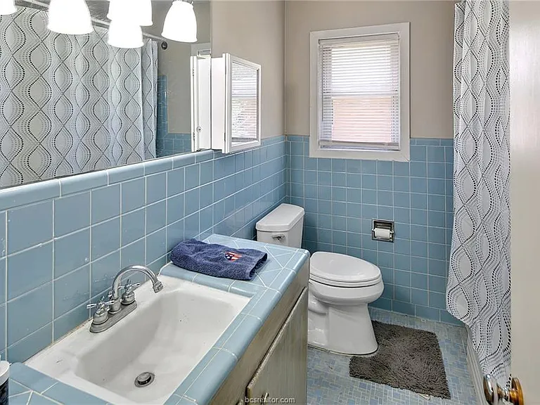 305 Brookside Dr W — Photo 33
