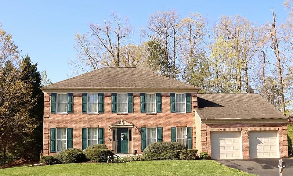 1st image of 48 Bridgeport Cir