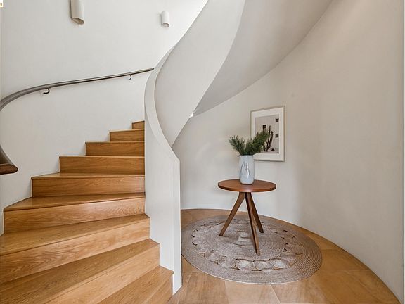 3rd image of 150 Vicente Rd