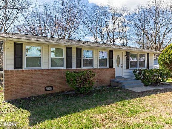 3rd image of 9829 Meadowview Dr