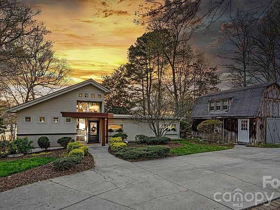 2nd image of 140 Shady Cove Rd