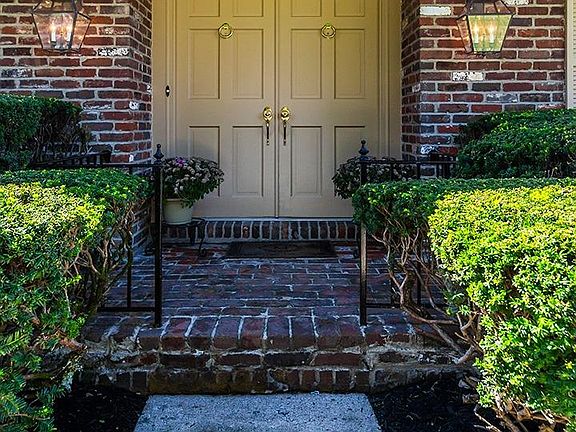 4th image of 2060 Bridgeport Dr