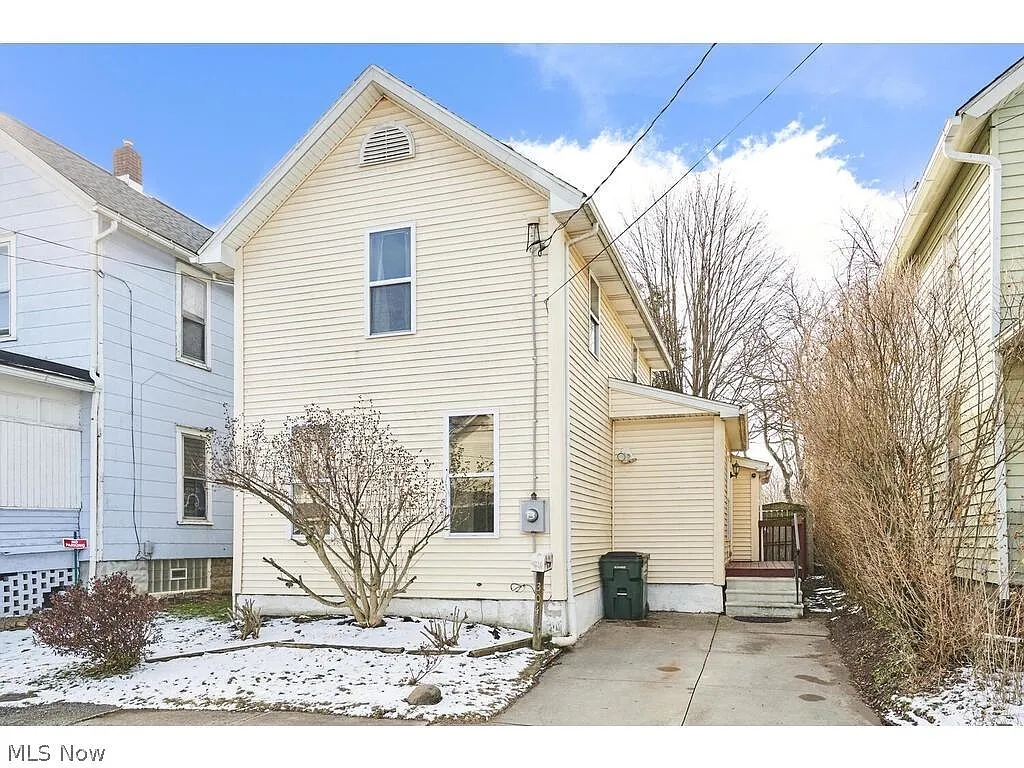 304 Lucas St photo 1