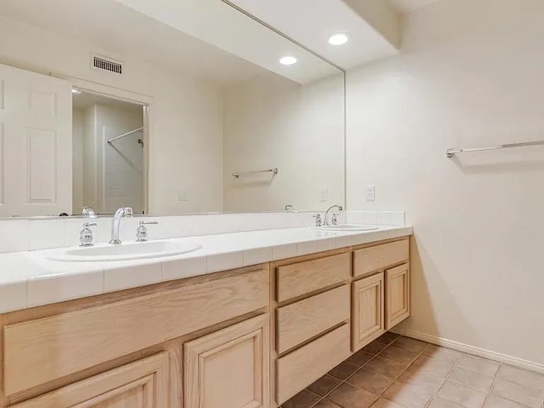 5370 Renaissance Ave — Photo 27