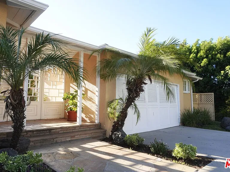 951 Masselin Ave — Photo 1