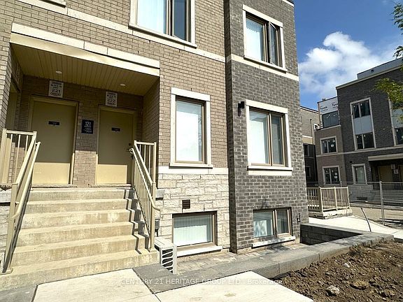 2nd image of 121 Honeycrisp Cres Unit Townhouse 243-243