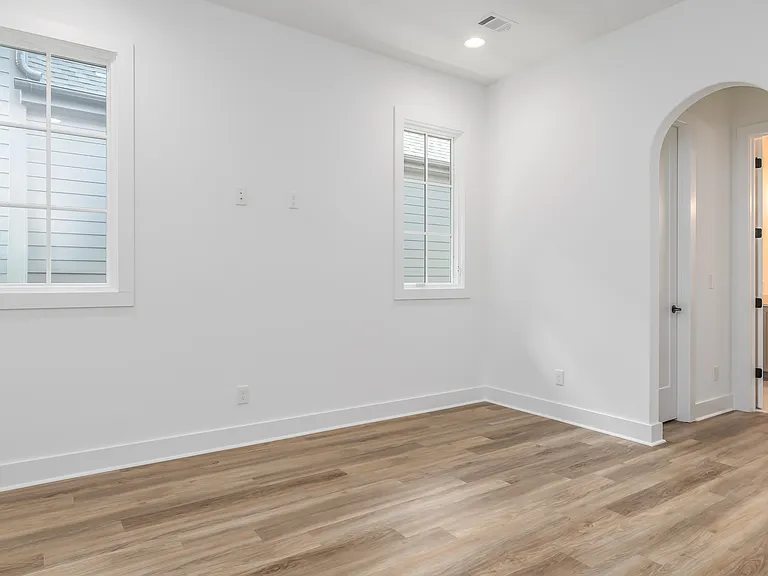 4616 Broadwick St — Photo 11