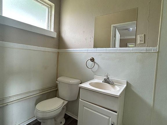 4th image of 1018 W Lexington Ave APT 11