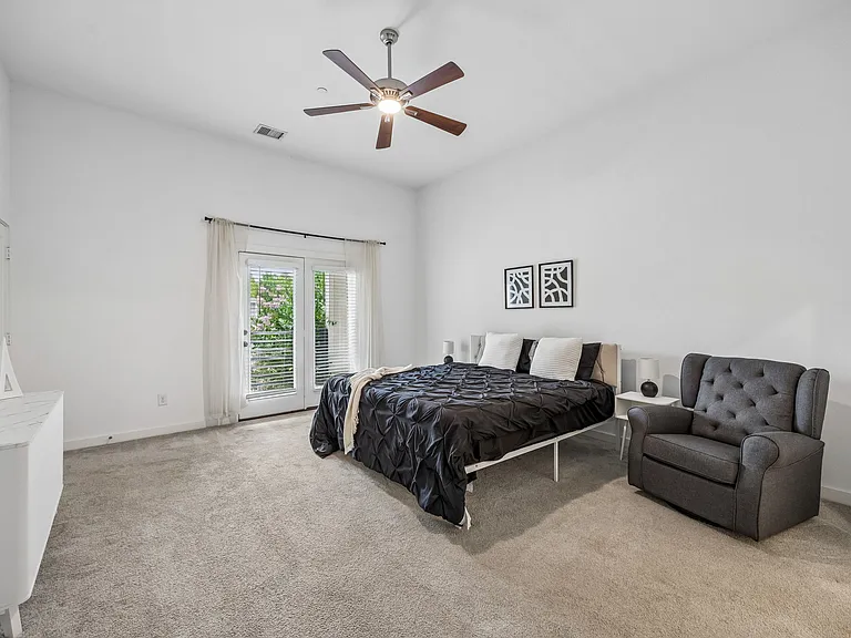 1425 Alberti Ave — Photo 7