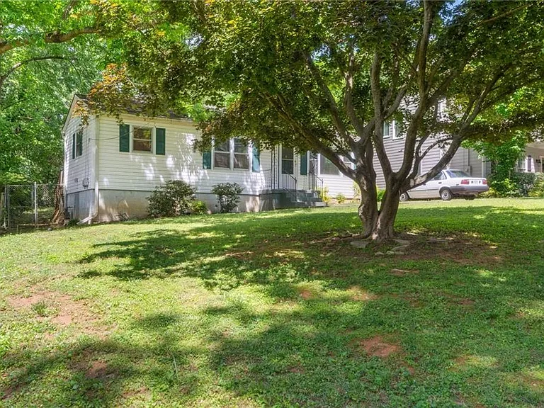 1682 Bridgeport Dr NE — Photo 2