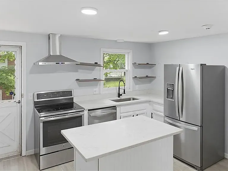 325 Washington St #A — Photo 9