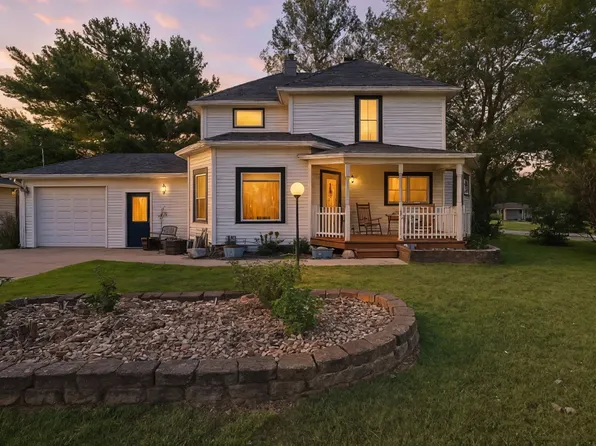 455 NE 2nd St, Earlham, IA 50072