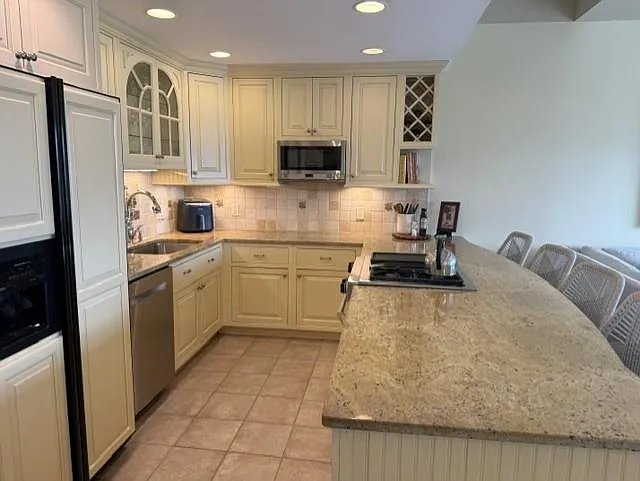 3 bed, 2.5 bath, 1872 sqft, $3,500 — Photo 2