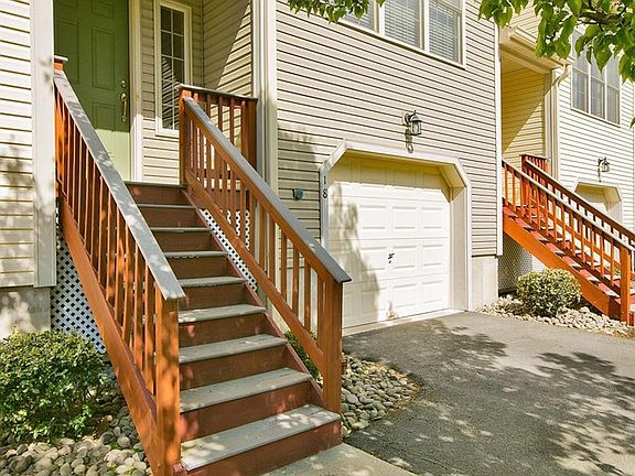 2nd image of 18 Winhaven Ct