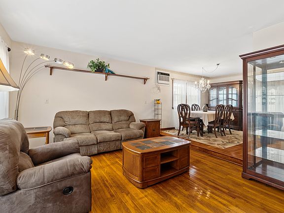 3rd image of 108 Lord Ave