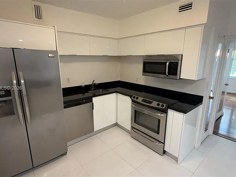 5700 Collins Ave #3H — Photo 17
