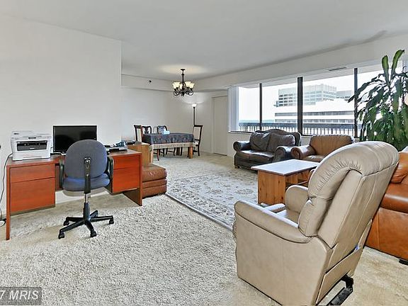 3rd image of 3713 George Mason Dr #1213