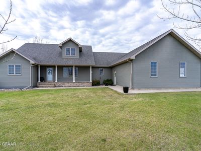 1605 15th Ave NE, Grand Forks, ND, 58201