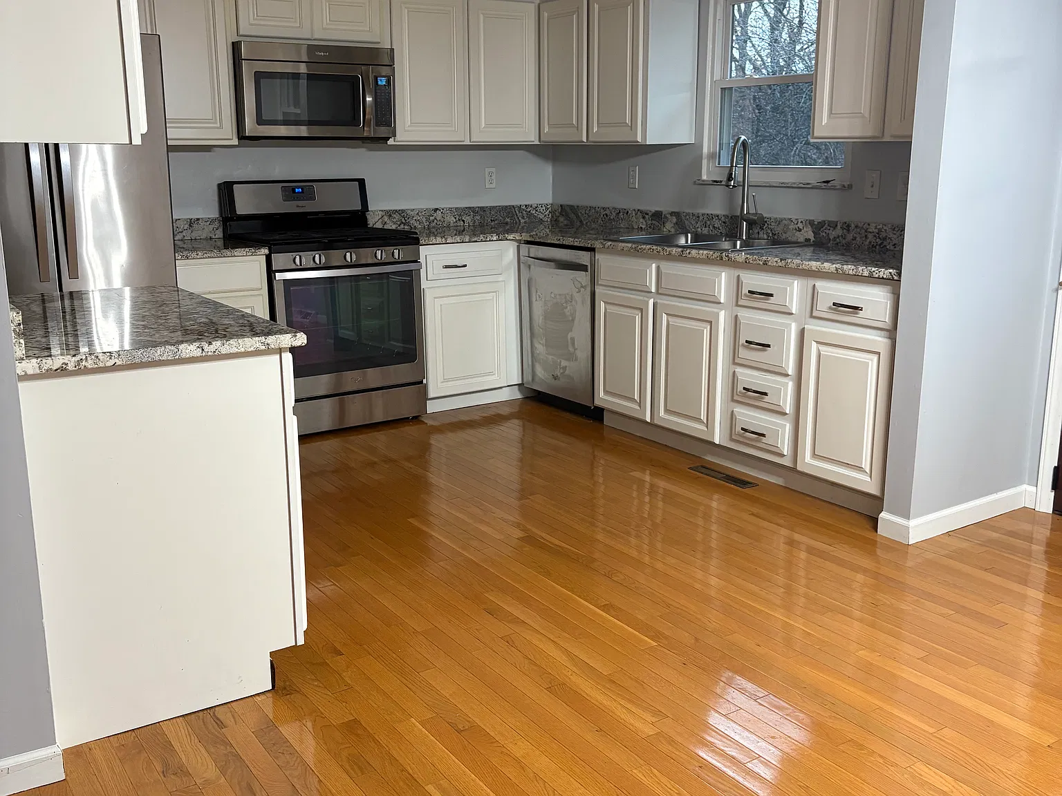 3 bed, 1902 sqft, $2,100 — Photo 4