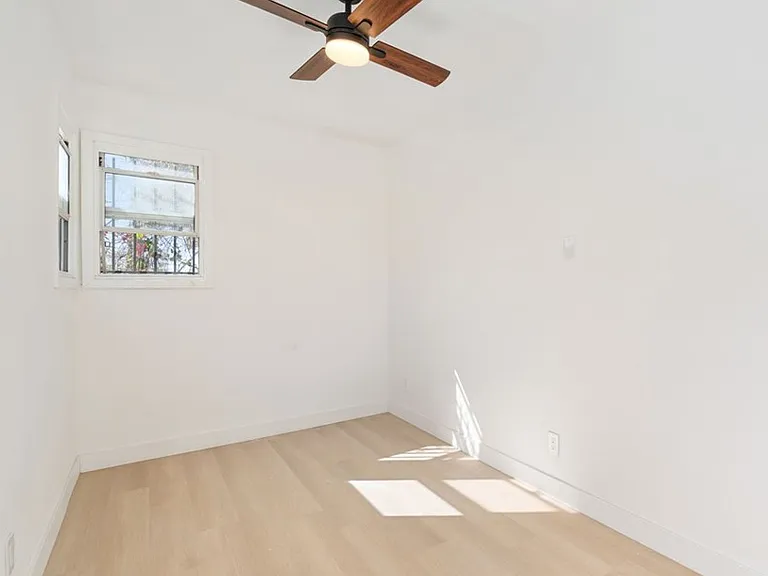 242 1/2 E 84th St #TOWNHOUSE — Photo 3