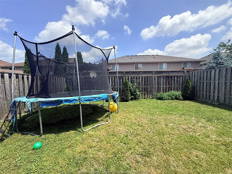 2680 Teedie Cres — Photo 11