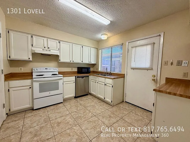 1301 Lovell Dr — Photo 4