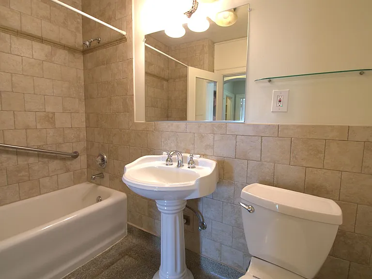 Townhouse Apartments — Photo 13