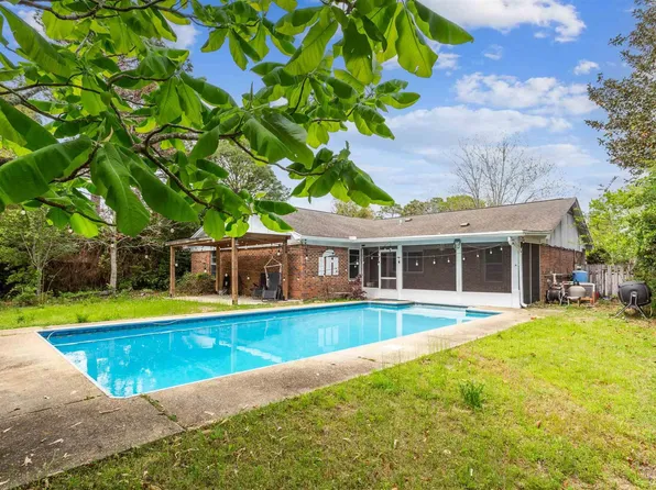 4575 Balmoral Dr, Pensacola, FL 32504