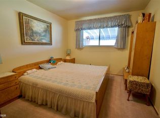 27403 Newport Dr, Warren, MI 48088