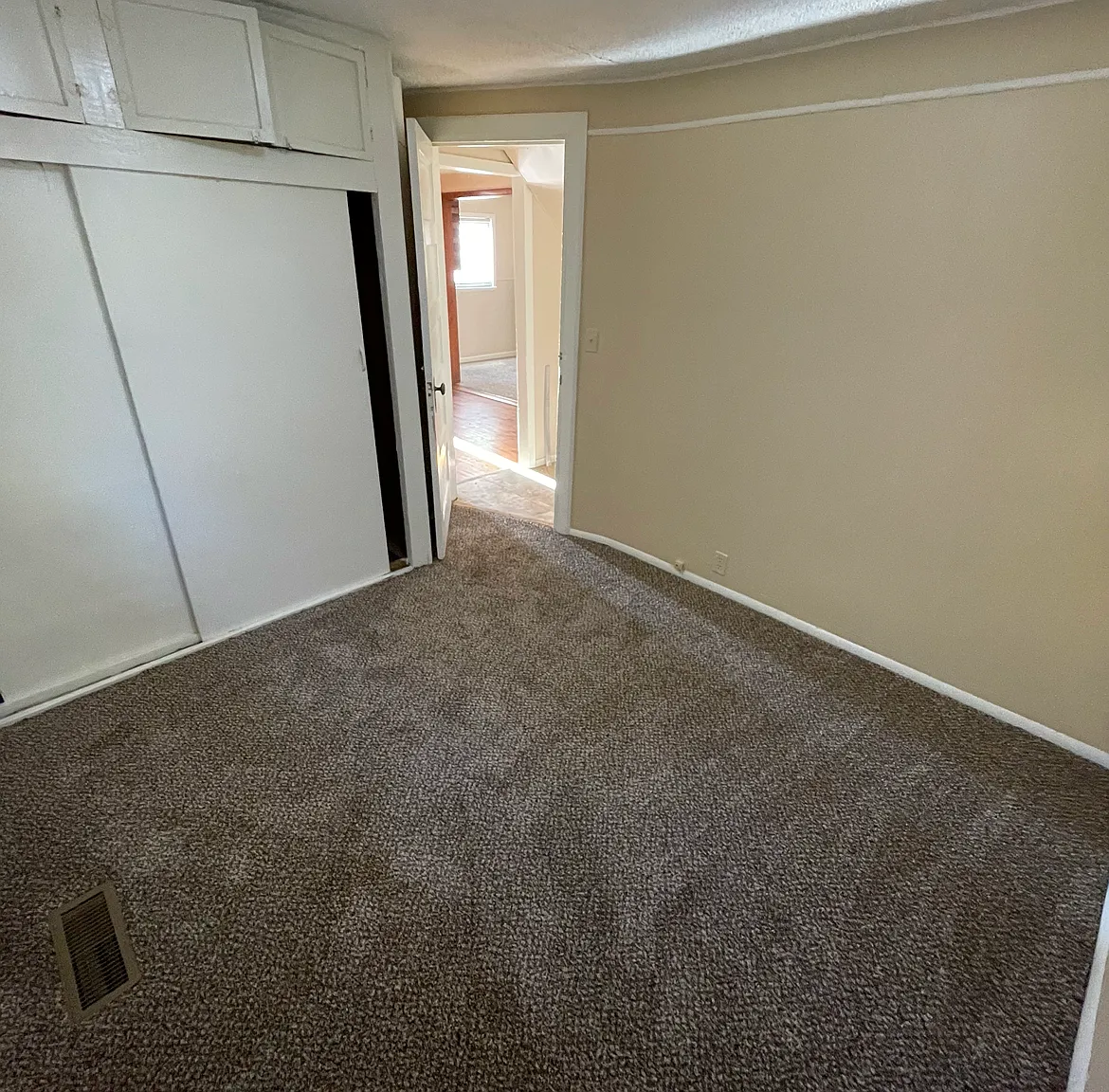 1 bed, 1500 sqft, $1,100 — Photo 4
