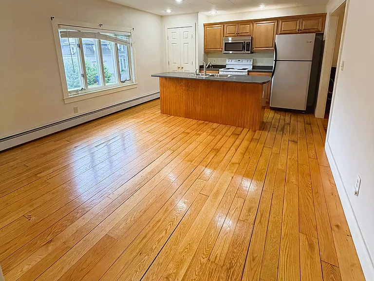 Kitchen & Dining Area