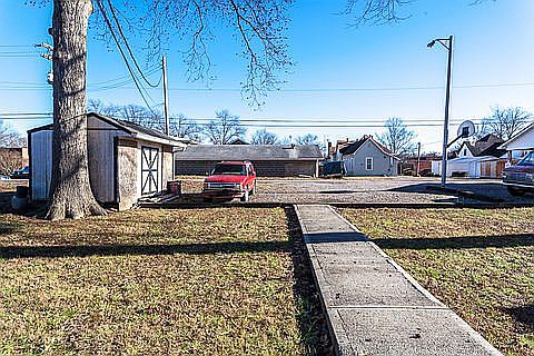 4th image of 2836 Linden Ave